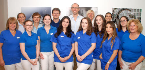 Team der Hausarztpraxis München - Dr. Gross & Kollegen - am Baldeplatz und Glockenbach (© Foto: Michael Preis)